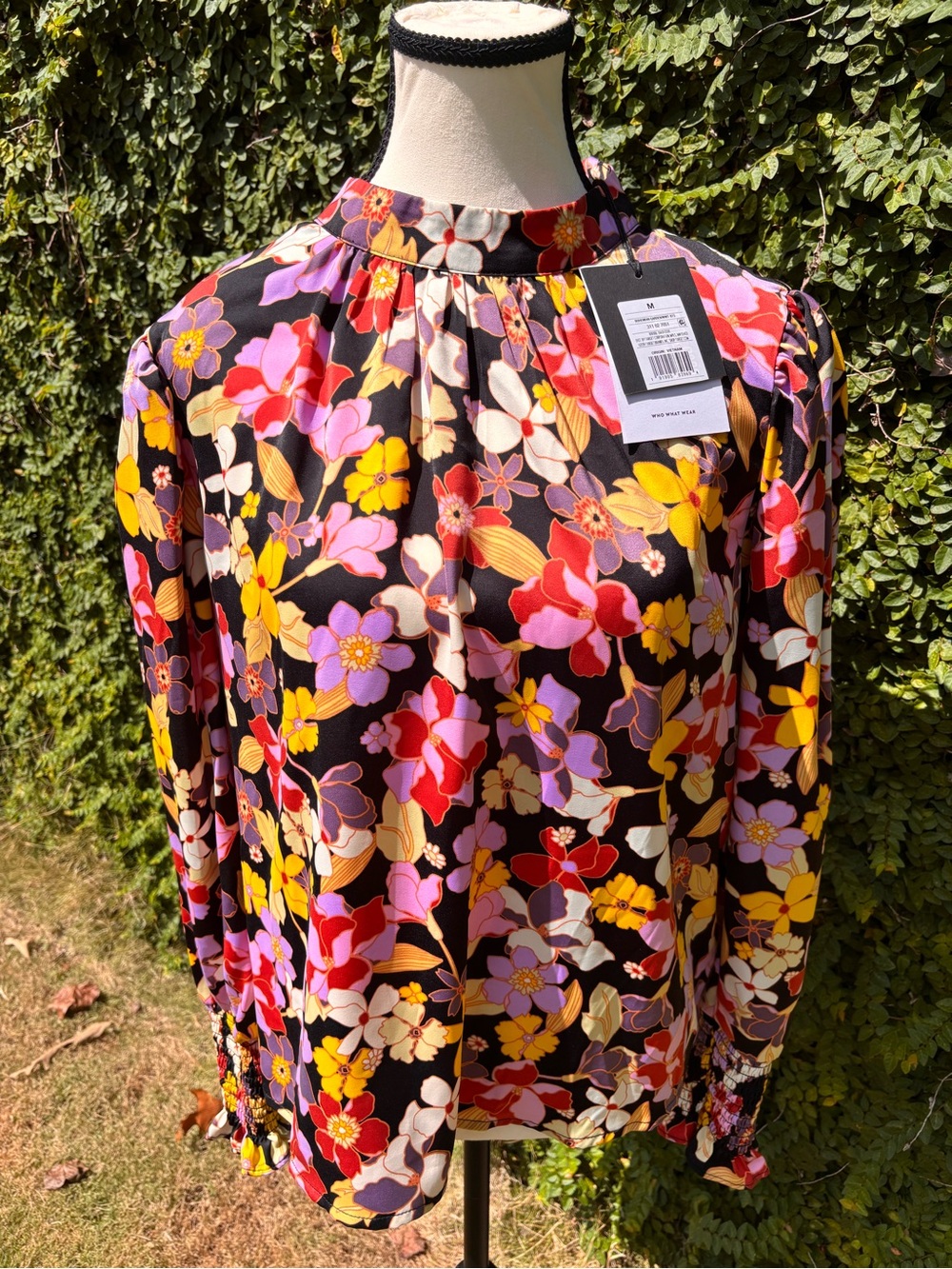 NWT Beautiful Size M Who What Wear Black Floral Mock Neck Blouse Machine Wash